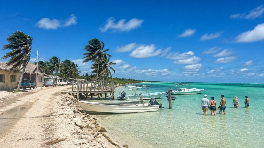 wildlife boat day from tulum
